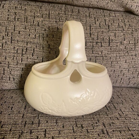 Rare Vintage Hull Pottery Drip Strawberry Basket #F66 EXC Condition - Picture 1 of 10